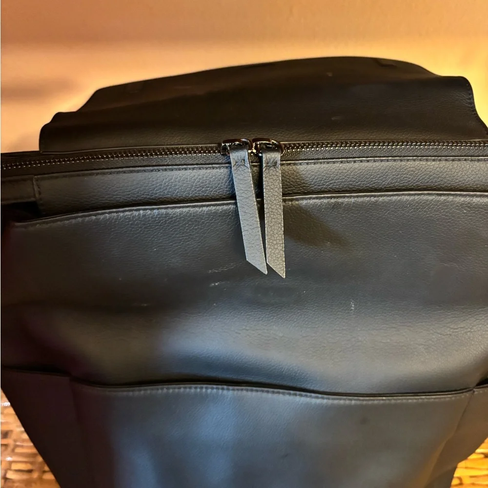 Mina Baie Black Leather Backpack - Sleek Everyday Carry - Picture 6 of 7